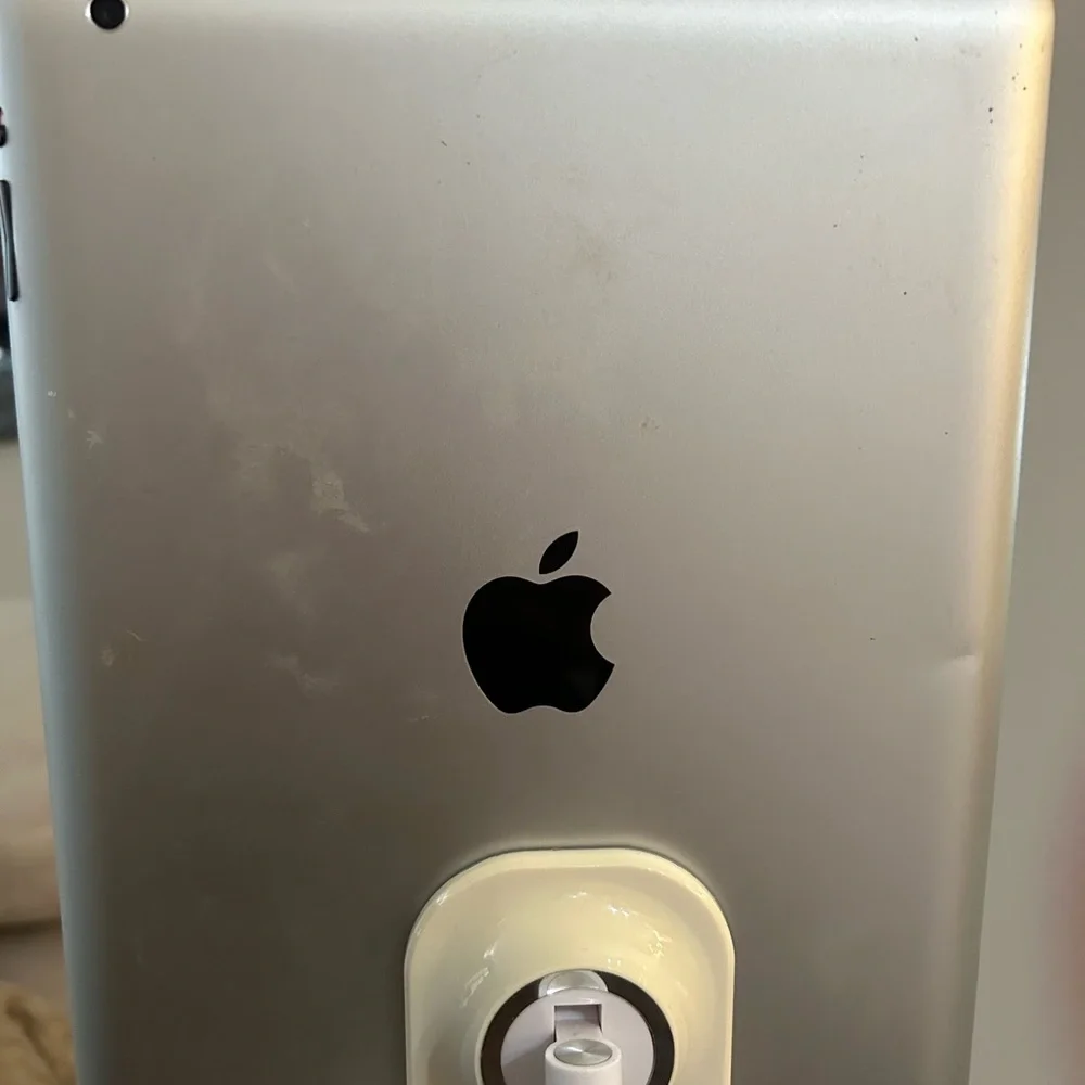 iPad 4th Gen (WiFi) - MD515LL/A